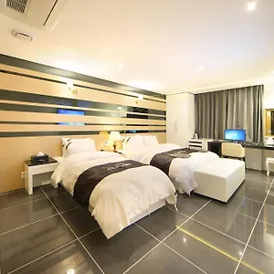 Hotel Cube